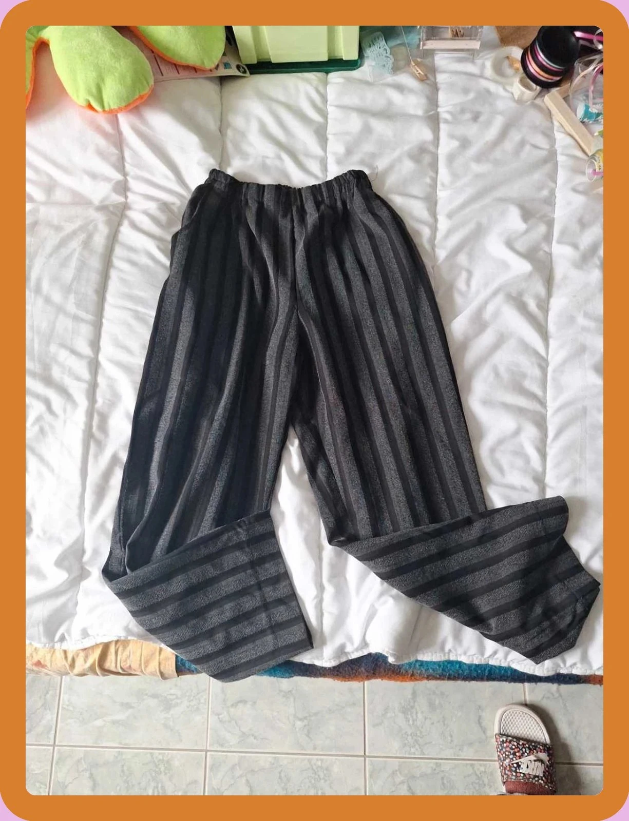 Calças de riscas verticais preto/cinza - Tamanho 2 – photo 2